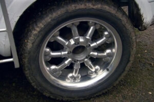 rodas-com-raios-em-formato-de-penis