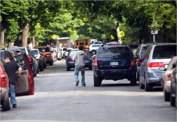 Estacionar veículo ao lado de outro carro: O estacionamento em fila ...