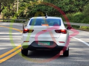 chevrolet-onix-plus-premier-prototipo-testando-novo-motot-turbo-proconve-pl8-traseira