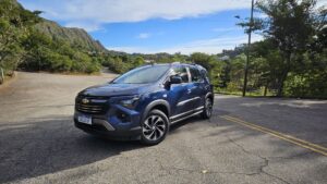 chevrolet-spin-primier-2025-azul-frente-lateral-traseira-interior-7-lugares-1