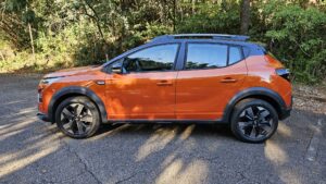renault-kardian-premiere-2024-laranja-frente-lateral-e-traseira-7