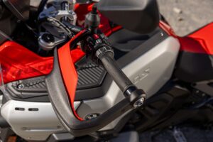 bmw-r-1300-gs-adventure-3-1920x1280-1
