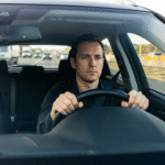 Multa por usar celular: valor atualizado e pontos