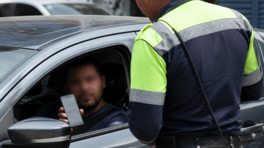 Não conseguiu mostrar o documento digital do veículo? Entenda o que acontece na abordagem