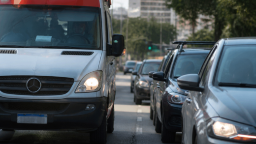 Multa por não dar passagem a ambulância: 7 pontos na CNH e como recorrer