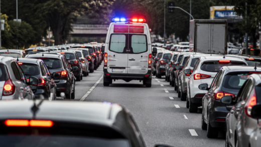 Multa por seguir ambulância ou bombeiros no trânsito: entenda as consequências