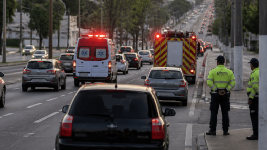 Multa por seguir ambulância ou bombeiros no trânsito: entenda as consequências