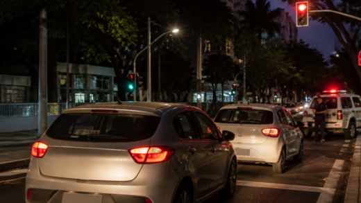 Racha é crime e pode suspender a CNH? Entenda a multa e como recorrer